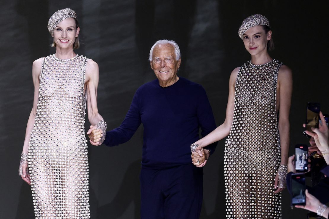 Giorgio Armani revine în viața publică