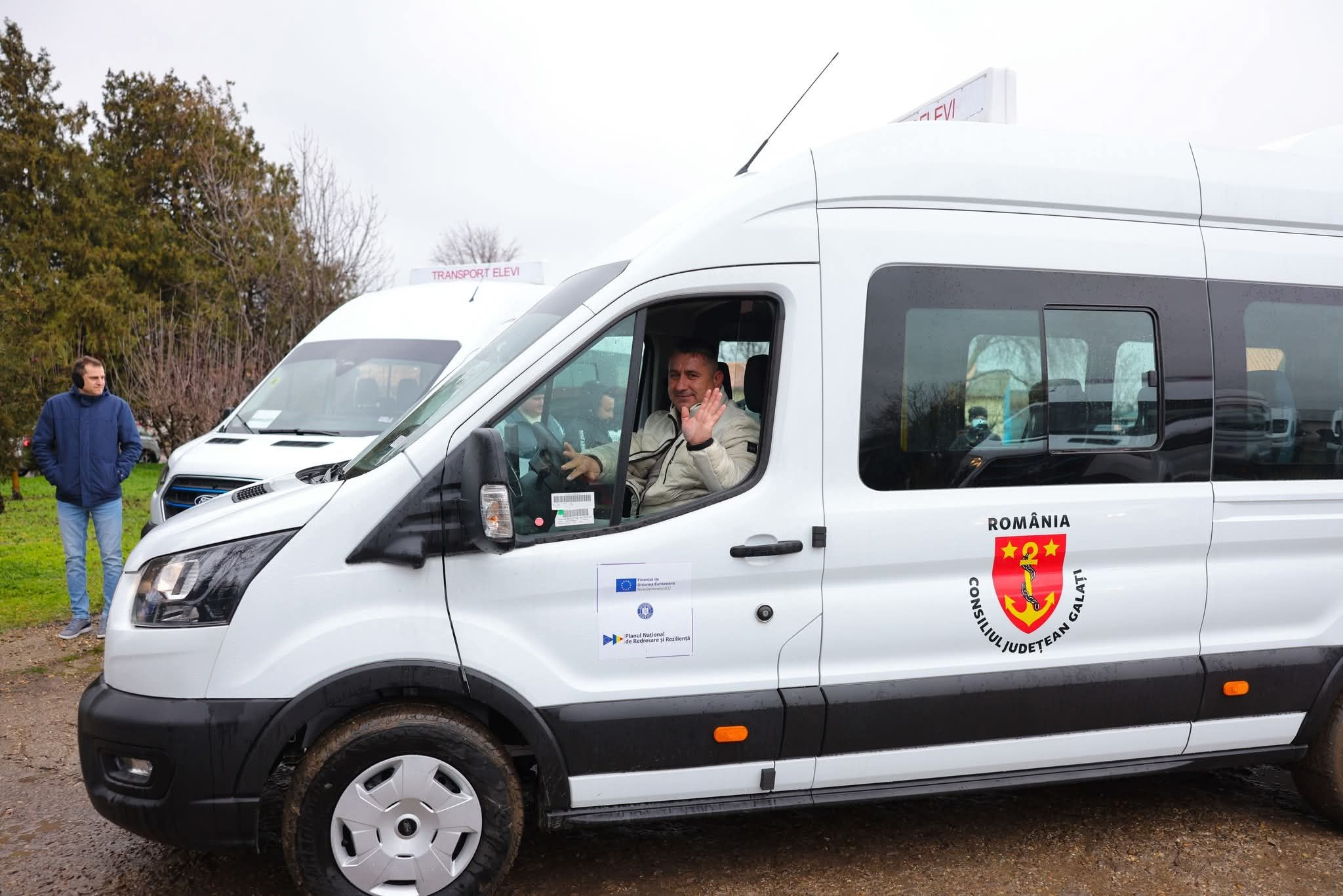 Microbuz școlar hibrid pentru elevii din Cudalbi