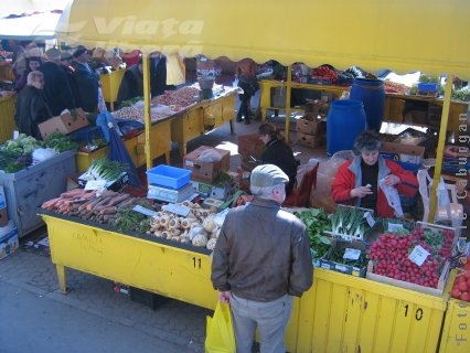 Cumpărăm de-ale noastre sau de-ale lor?  