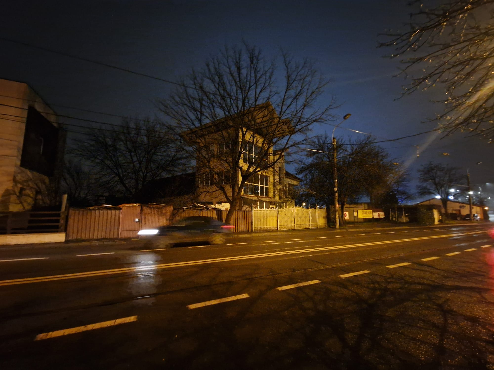 Poza zilei. Fără iluminat public pe o porţiune de stradă