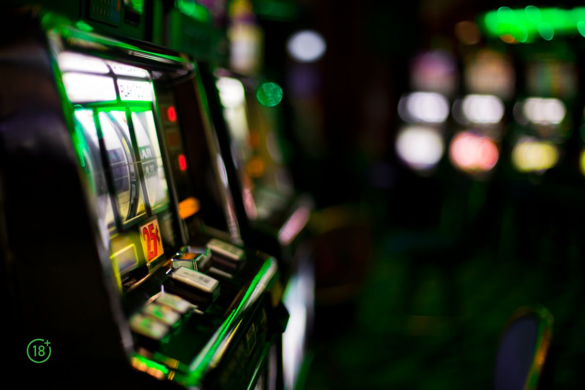 Sloturi cu volatilitate mare vs. volatilitate mică – ce să alegi?