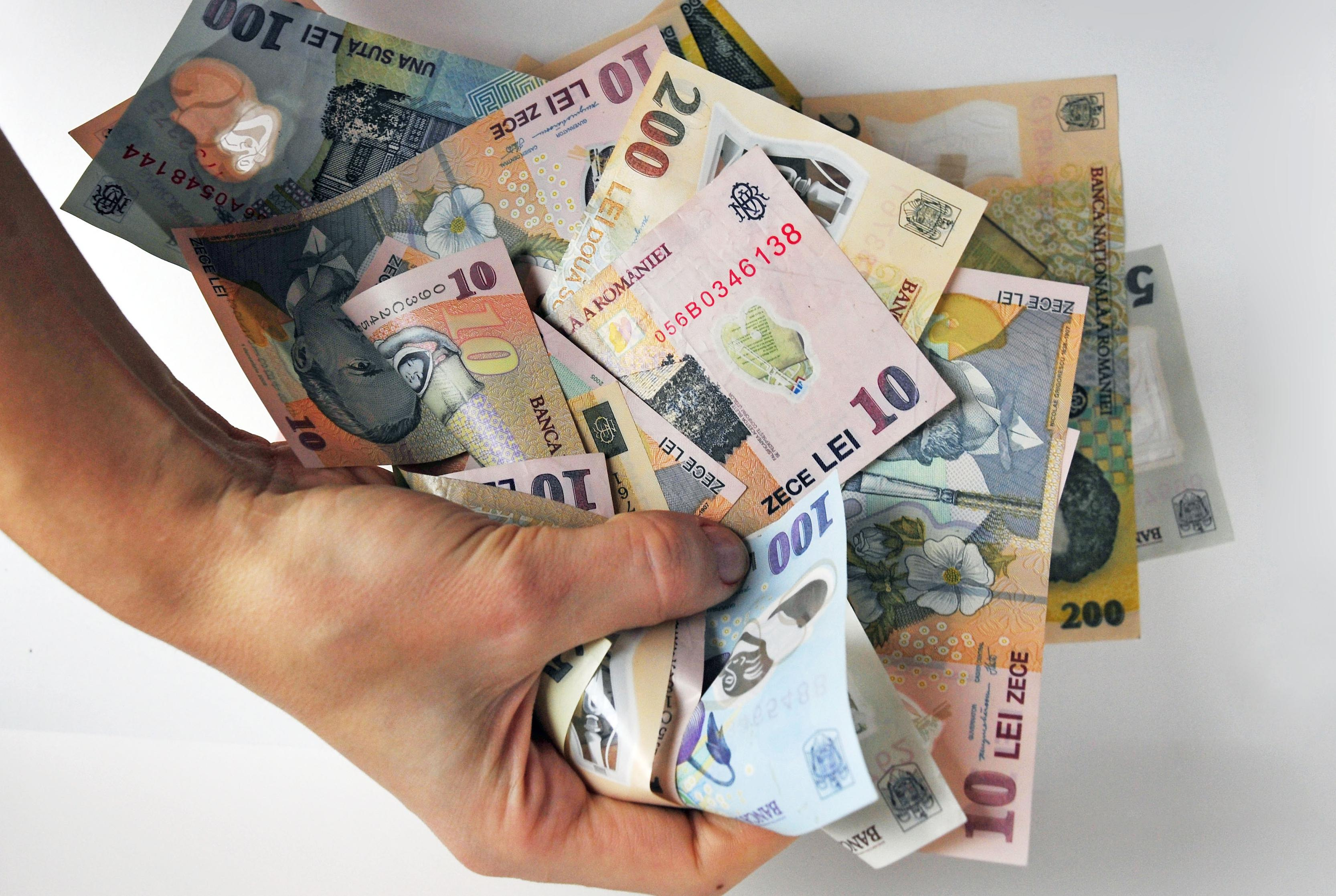 Probleme pentru gălăţeni, la achitarea ratelor la bănci