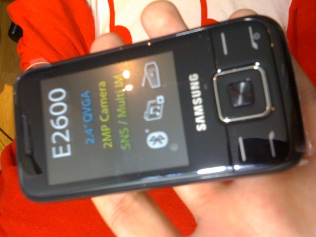 O gălăţeancă îşi CAUTĂ cu disperare TELEFONUL pe care l-a pierdut într-un taxi!