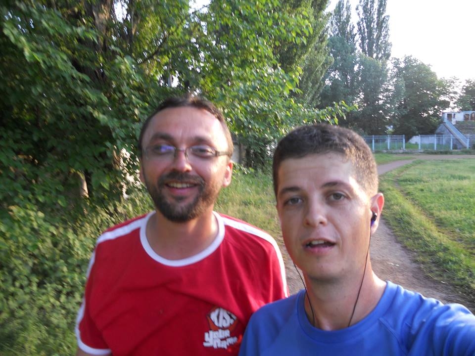 GALERIE FOTO / Doi gălăţeni promovează mişcarea într-un mod inedit! Au plecat pe jos la Constanţa