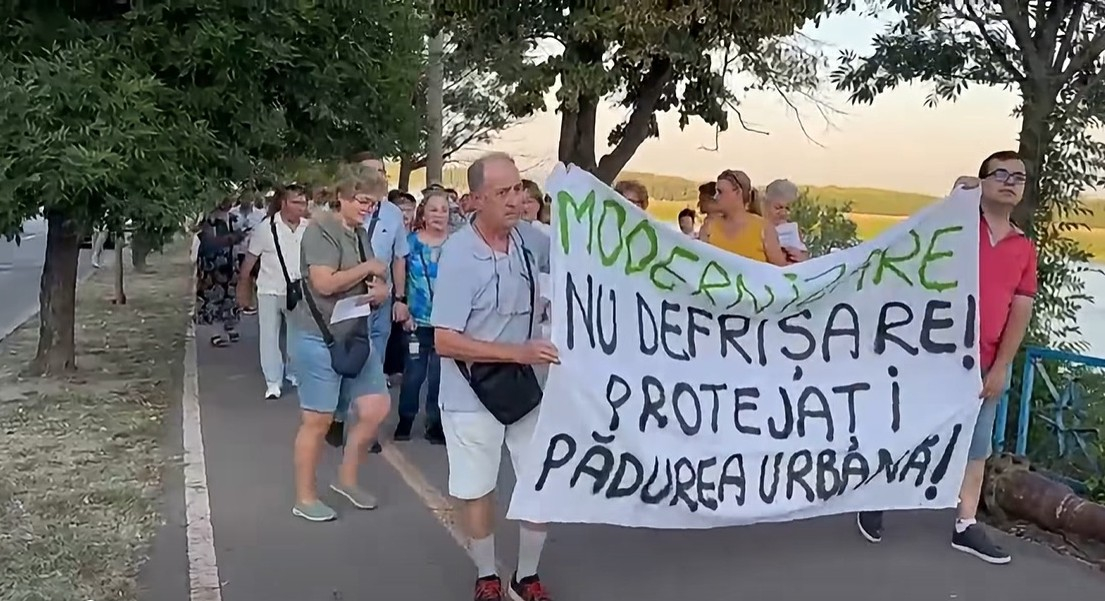 Un nou protest pentru salvarea copacilor de pe Faleză