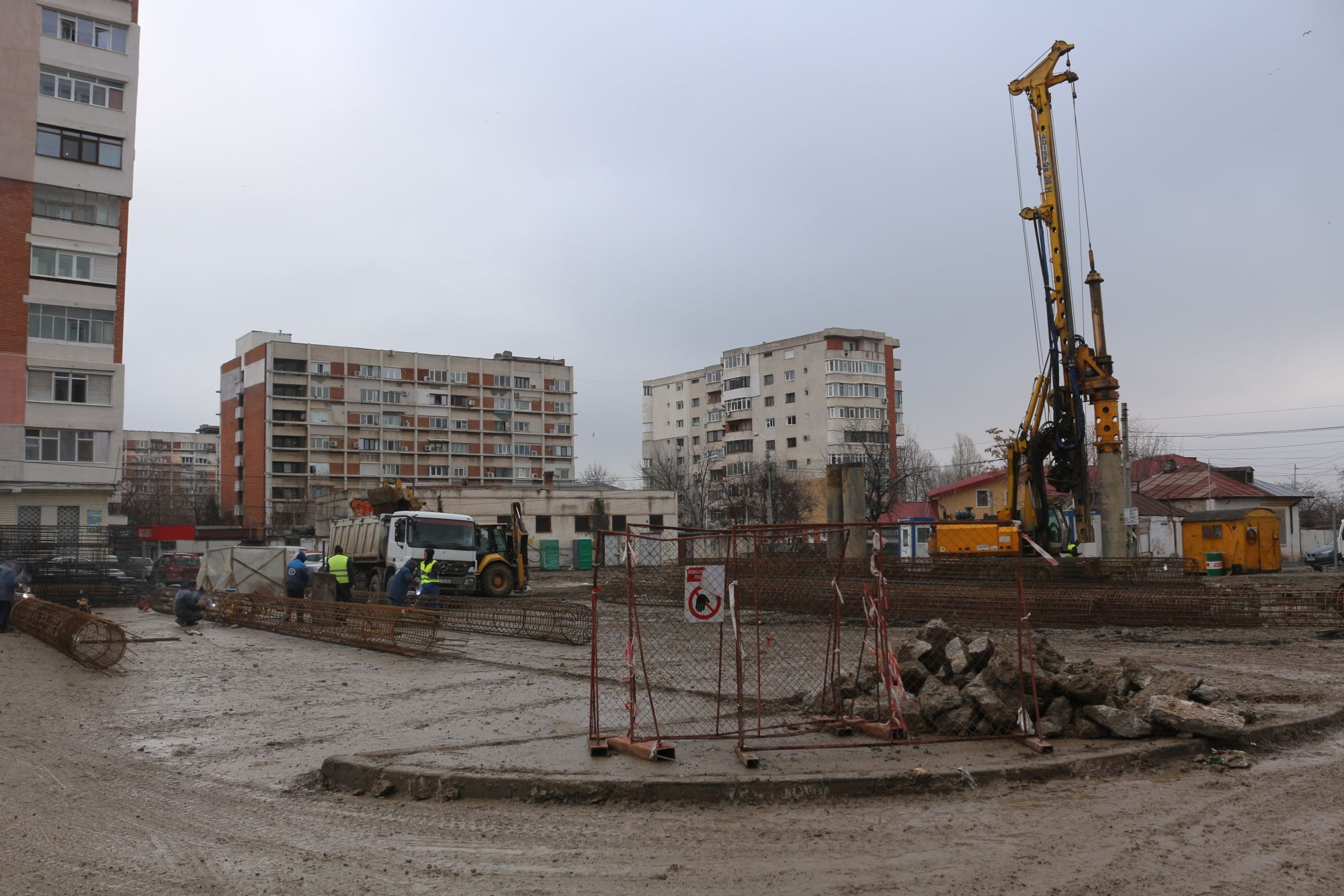 Lucrările au reînceput | Când va fi gata parcarea supraetajată din Mazepa? (FOTO și DOCUMENTE)