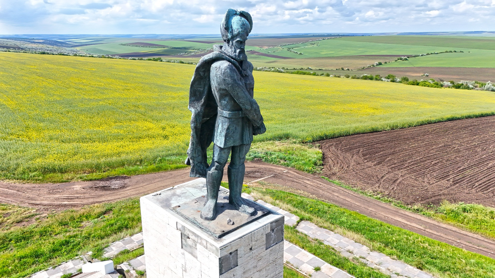 Contract de 2,17 milioane de lei. Se caută restauratori pentru statuia lui Ioan Vodă cel Viteaz