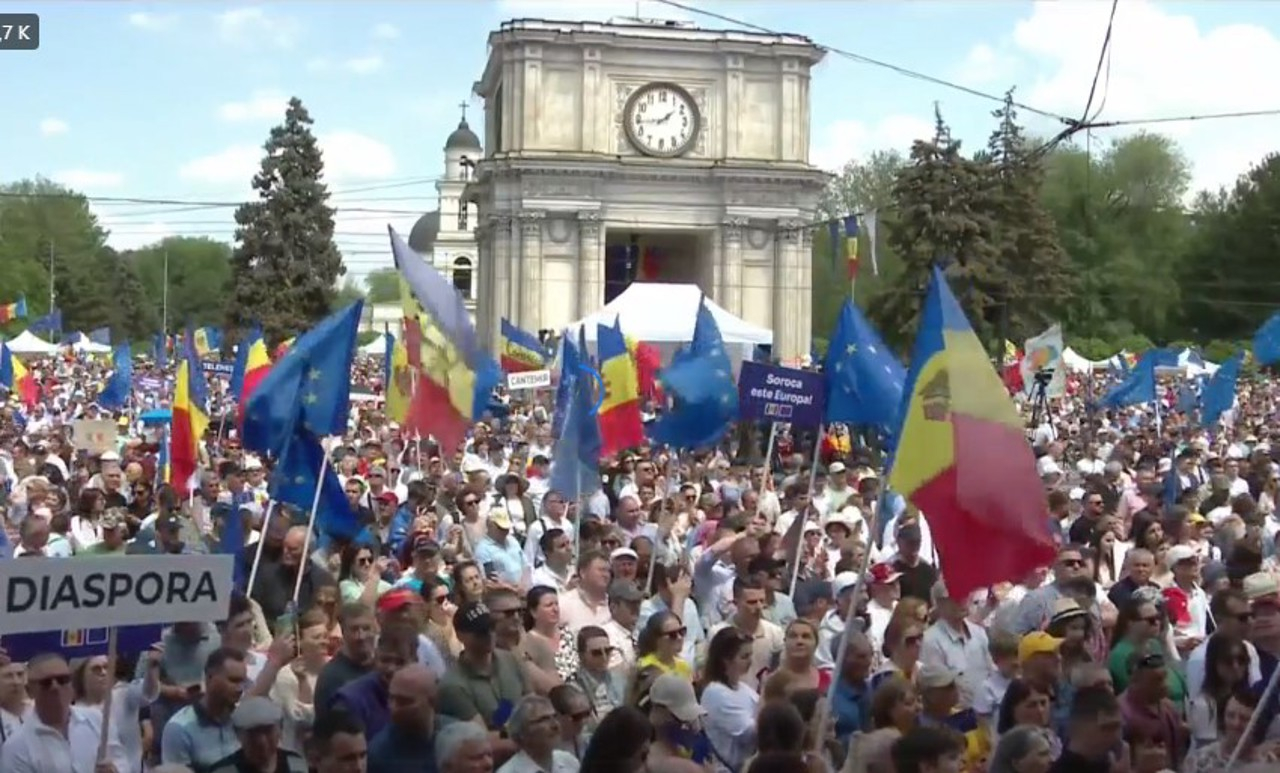 Zeci de mii de participanți la adunarea națională „Moldova Europeană”