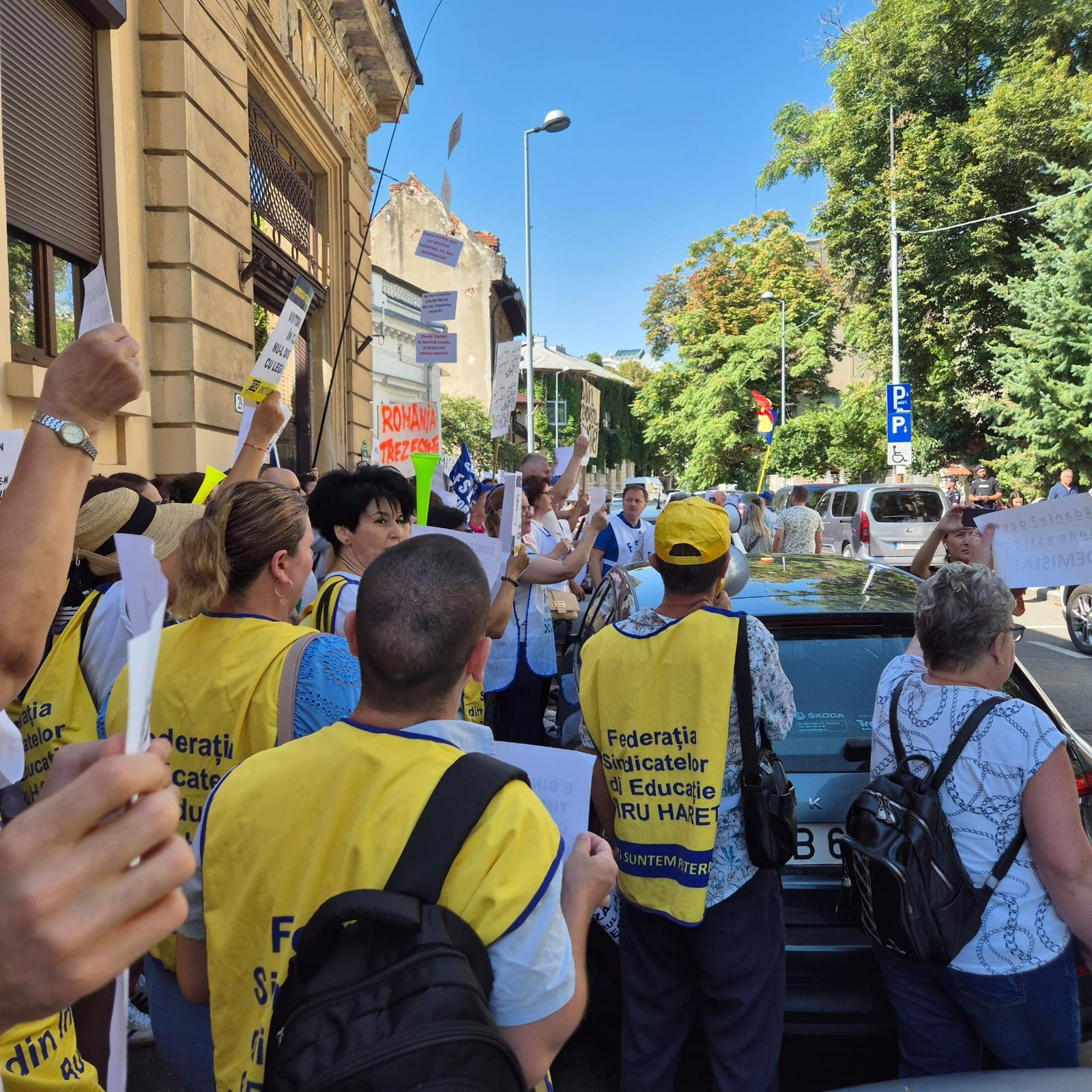 Cadrele didactice vor „demisia ministrului mincinos”