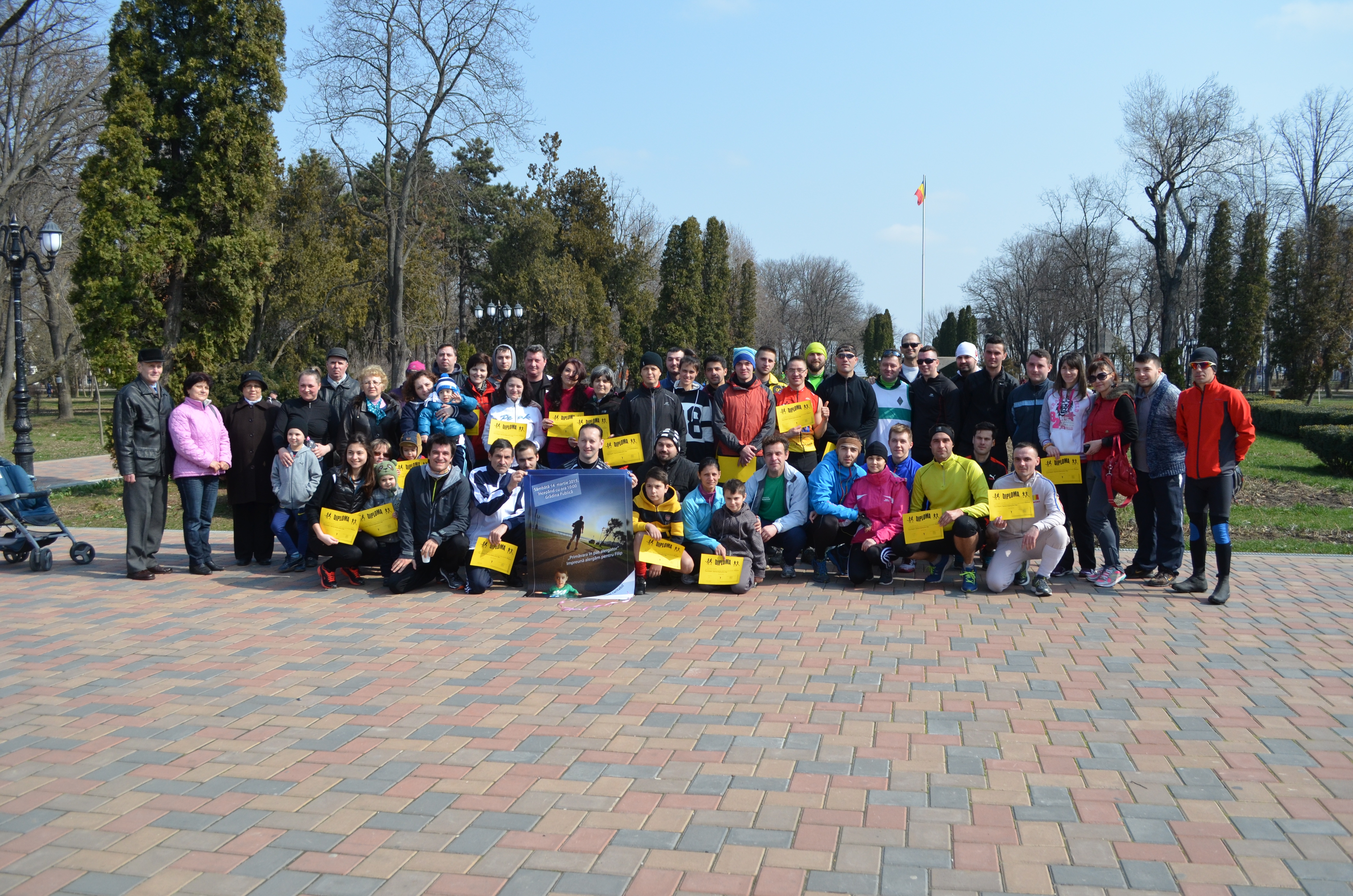 ATLETISM DIN ALTRUISM/ Zeci de gălăţeni au alergat într-un cros umanitar dedicat unui băieţel suferind (FOTO)