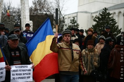 Pensionarii, cu bâta în stradă   