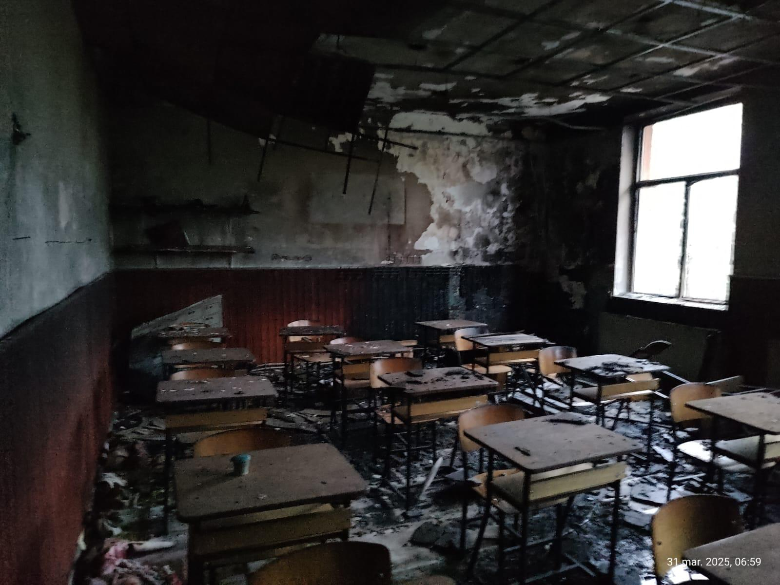Motivul pentru care piromanul din Malu Alb a dat foc școlii
