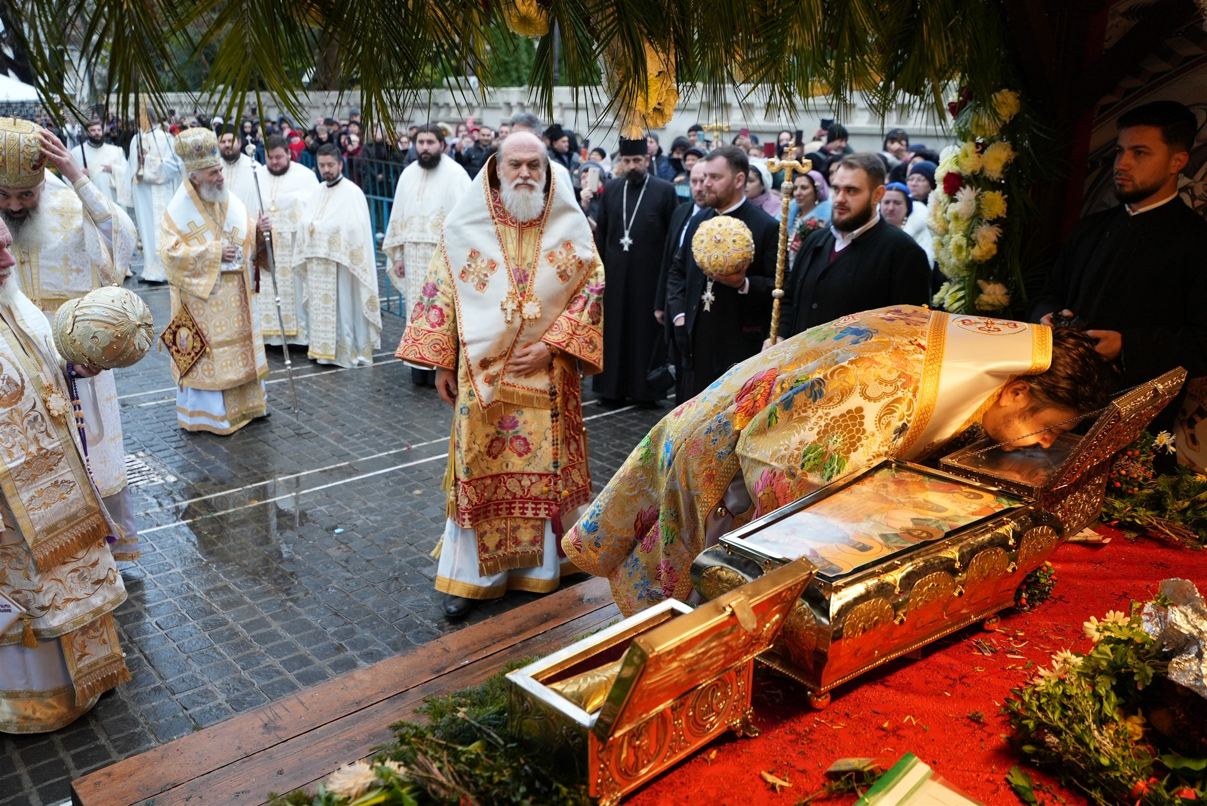 La Catedrala Arhiepiscopală - Mii de gălățeni, la sărbătoarea Sfântului Apostol Andrei