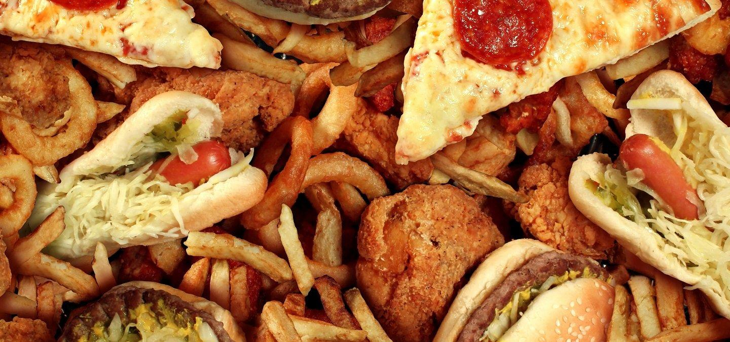 Lipsa somnului creşte apetitul pentru ”junk-food”