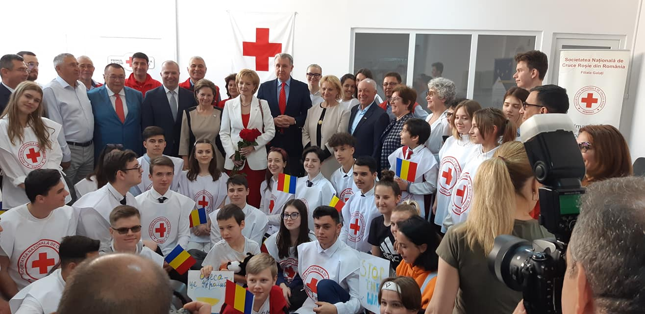 Voluntarii de la "Cuza", alături de reprezentanţii Casei Regale