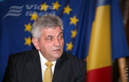 Cine îşi face bagajele la Prefectură?