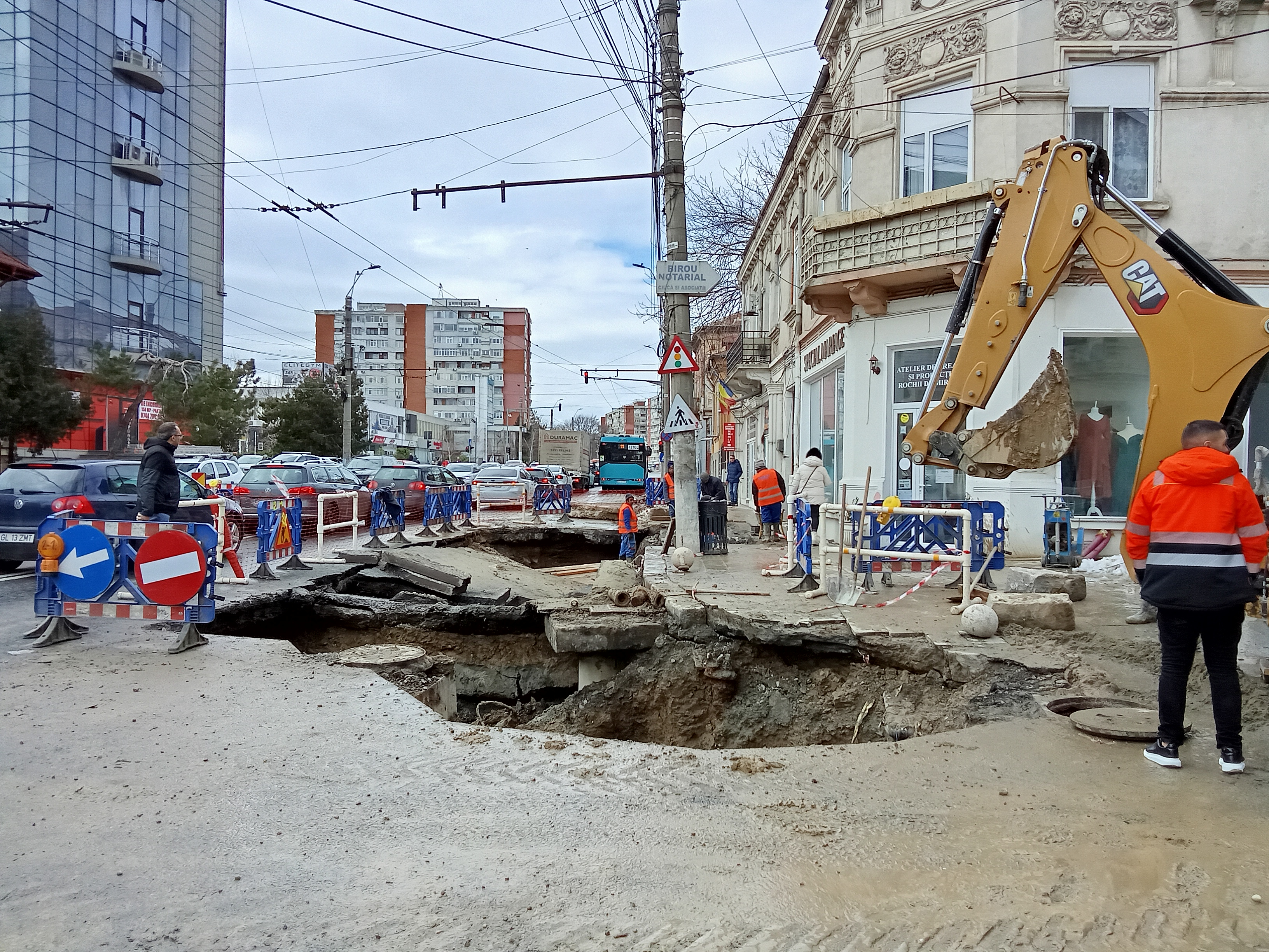 Lucrări fără oprire la surparea din centrul Galațiului