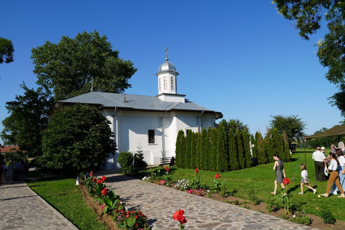 Bani pentru plata facturii la energie electrică, la Mănăstirea Adam