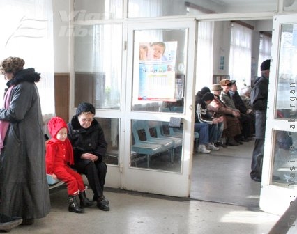 Consult cu programare la medicul de familie şi la specialist