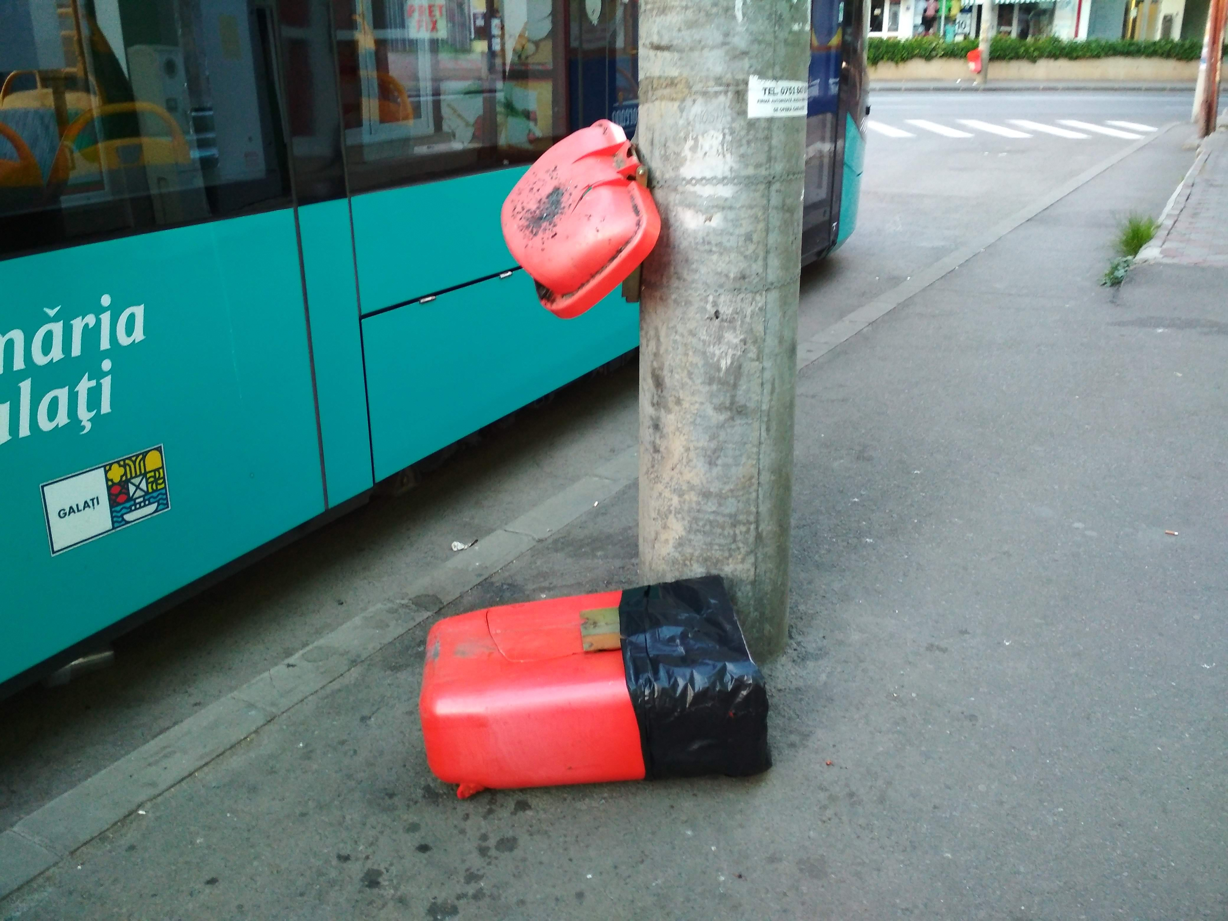 În Galați, „leșină” şi coșurile de gunoi