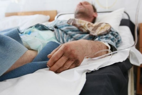 Doi gălăţeni ÎNGHEŢAŢI bocnă au ajuns la Urgenţe
