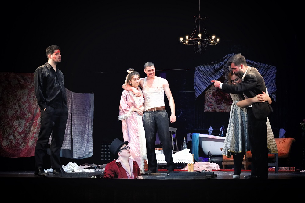 Dramă de familie şi comedie de Caragiale, la Dramatic