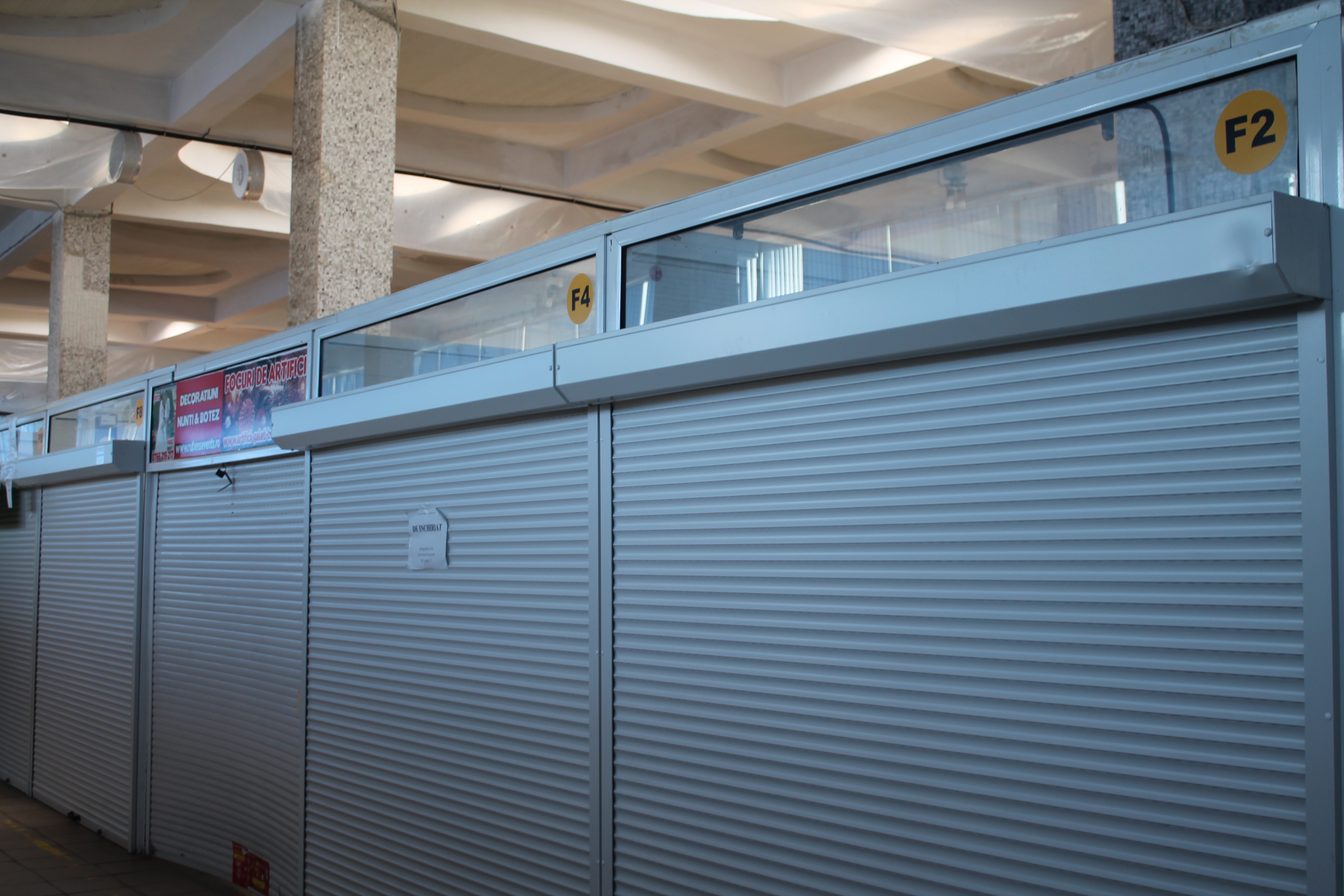 Spaţiile comerciale rămân neînchiriate, în Halele Vechi 