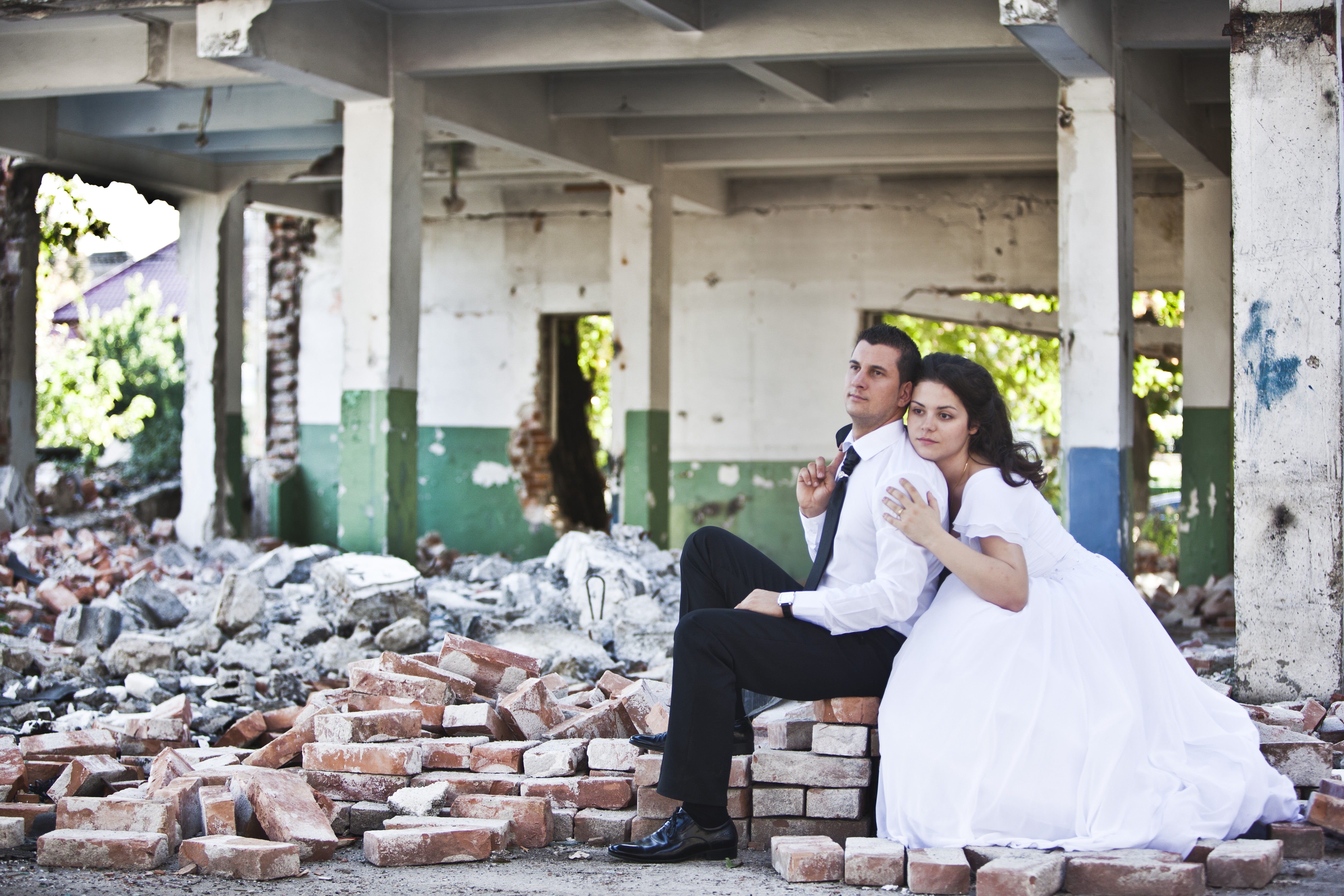 Căsătoria - la Galaţi, viitorul - în Italia: Cinci luni de iubire pe Facebook şi Skype