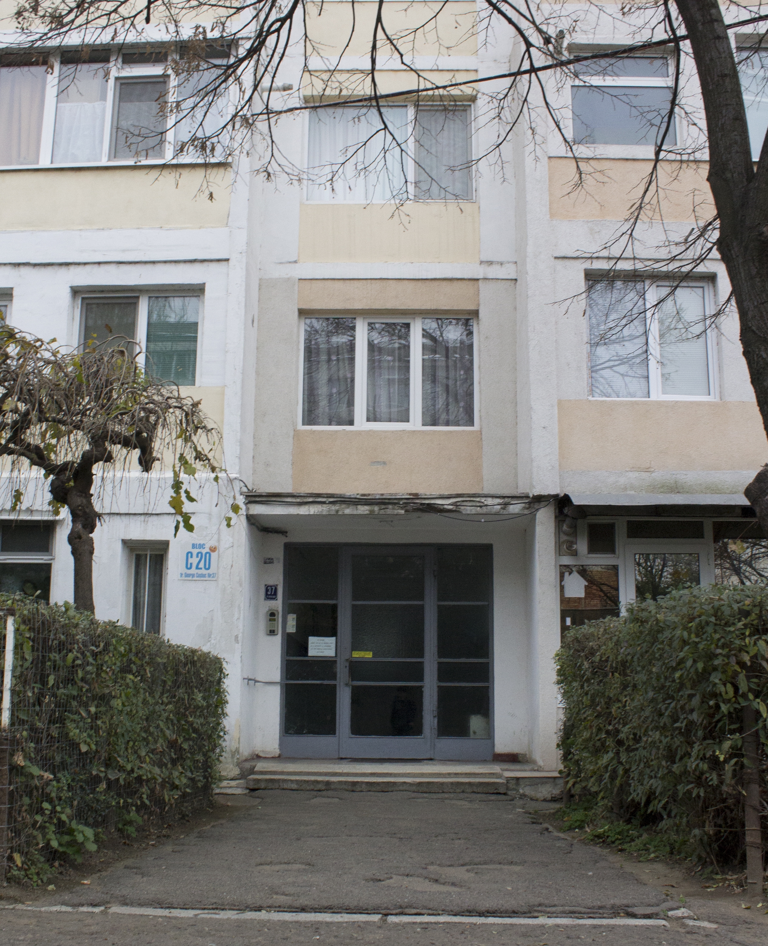 Purtat pe drumuri de câteva luni: Un gălăţean vrea să dea bani Primăriei