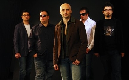 Voltaj cântă pentru studenţi