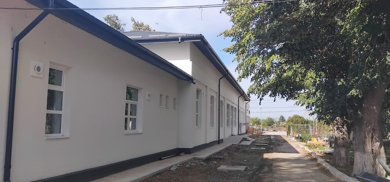 Pavilionul Central al spitalului din Gănești, refăcut din temelii