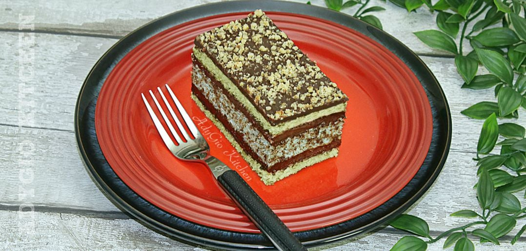 Prăjitura Regina Maria cu nucă și cremă de cacao