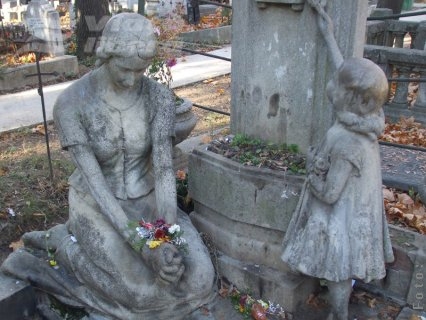 Cine mai crede în minuni?