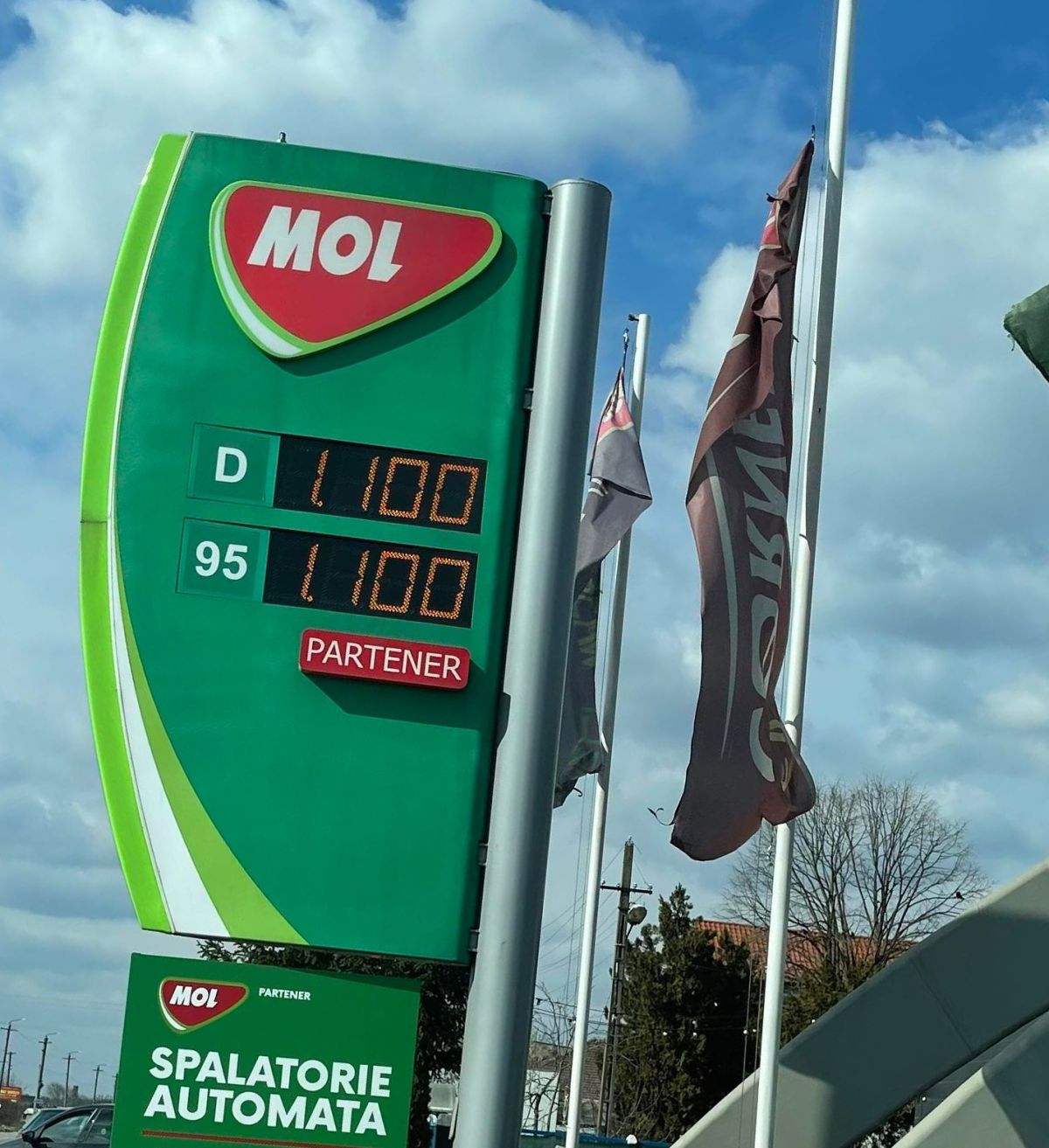 Guvernul vrea să reducă accizele, ca să ieftinească benzina