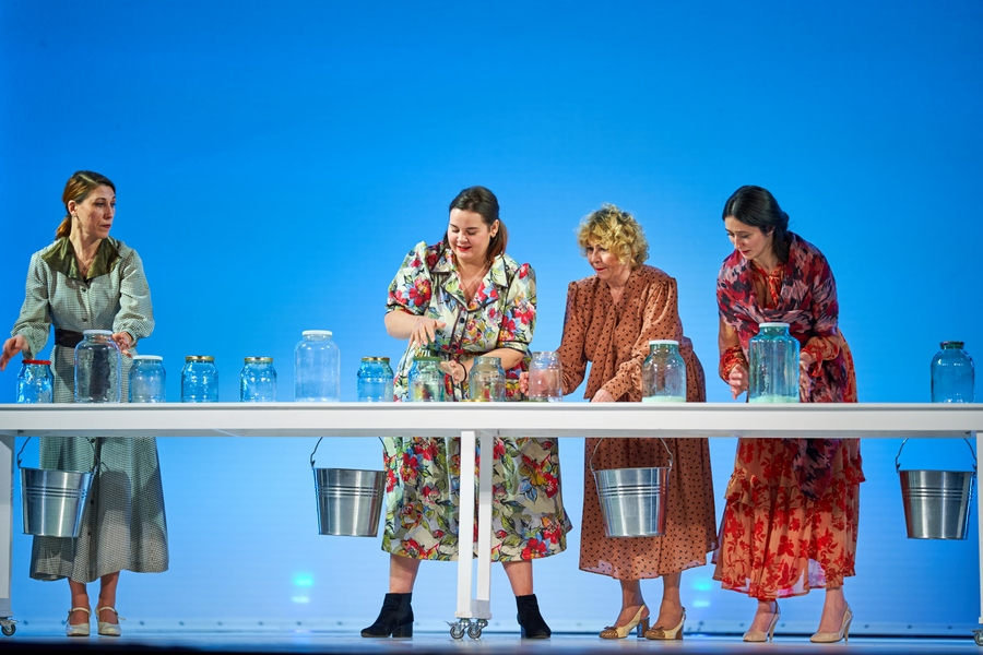 Piese cu succes la public, la Dramatic