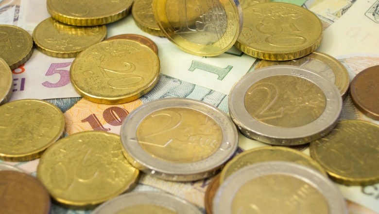 Euro a scăzut cu 1,5 bani