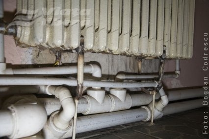 Scoateţi-vă ţevile din casa mea!