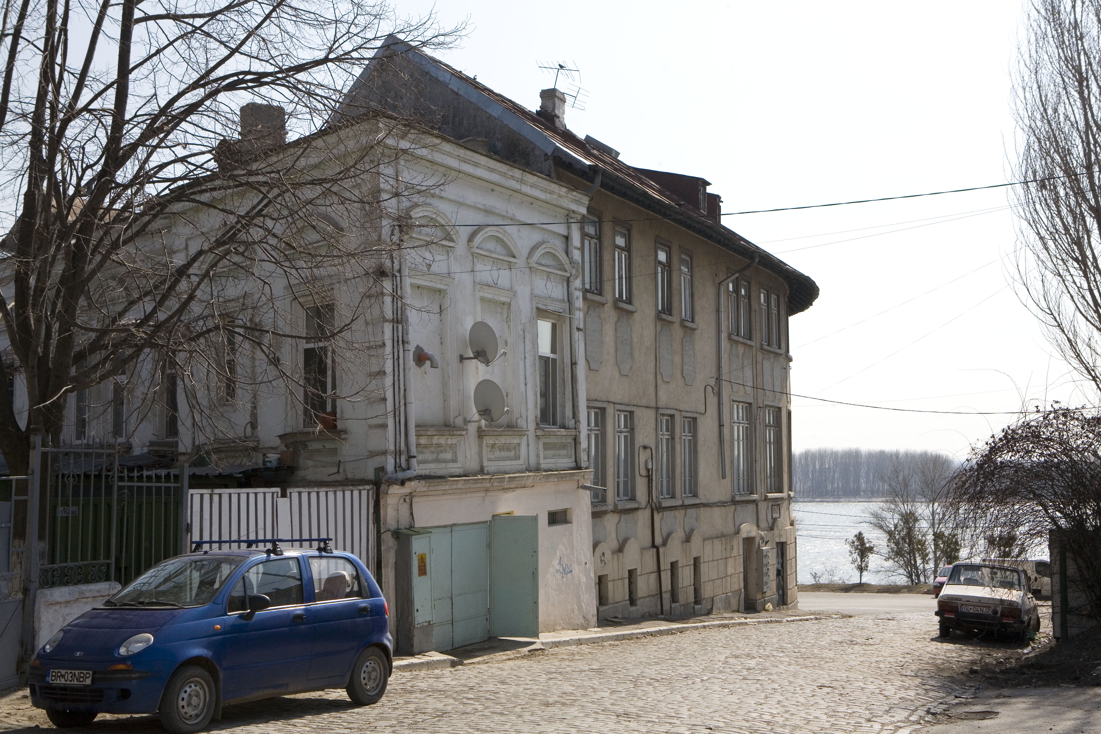 Primarul Nicolae ţine partea garajelor