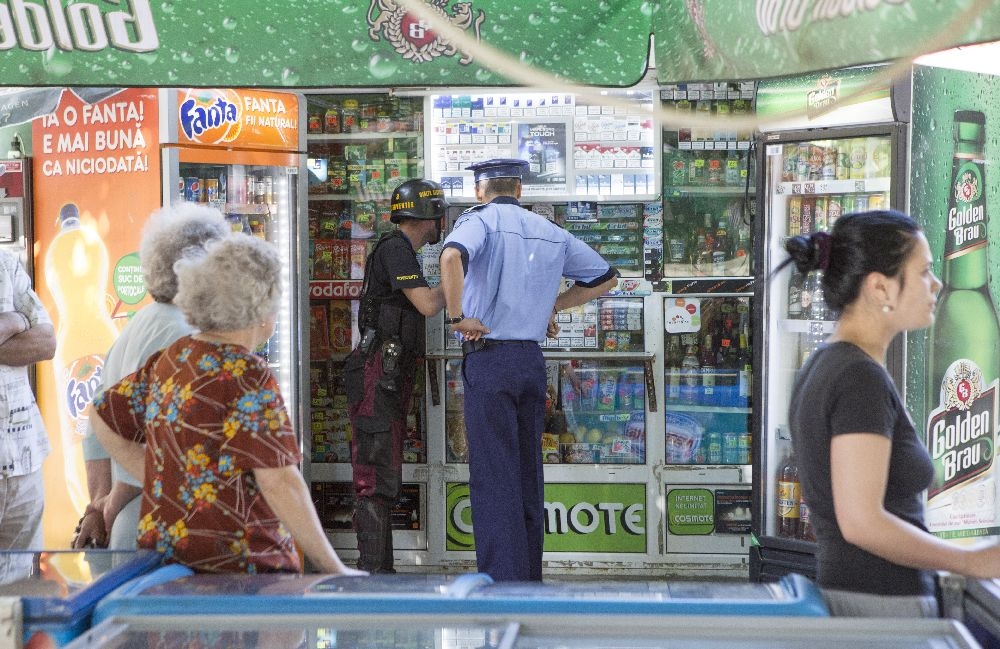 Bărbatul care a ÎNJUNGHIAT-O pe vânzătoarea de la Parfumul Teilor, reţinut pentru TENTATIVĂ DE OMOR