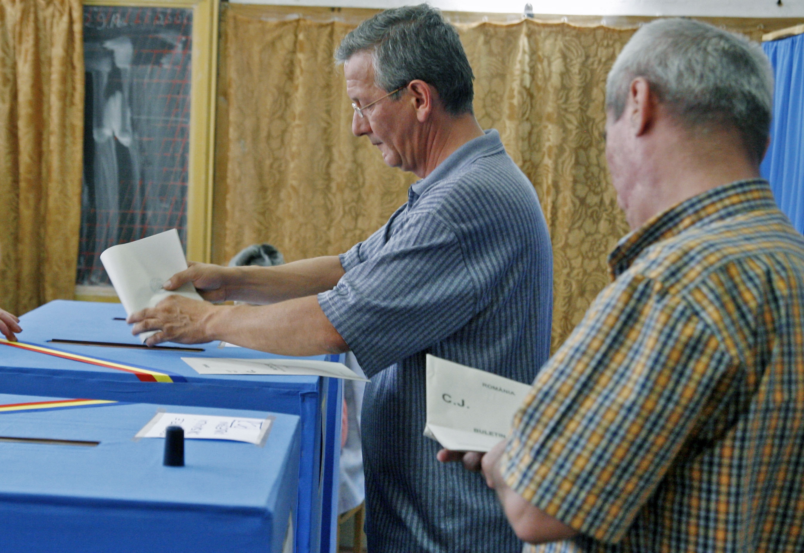 Cât trebuie să plătească un membru de partid ori un independent pentru a putea candida în Colegiul 9