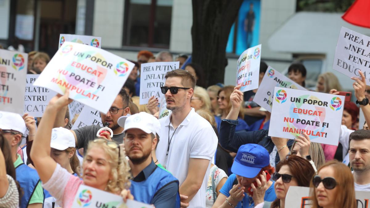 Cadrele didactice, cu jalba în proțap la Guvern. Câteva zile de proteste