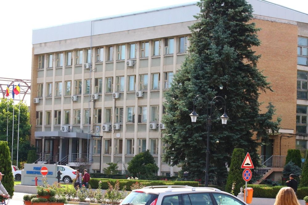 Cum se poate face rost de BANI | Primăria Tecuci plănuieşte să vândă terenul de sub GARAJELE cetăţenilor