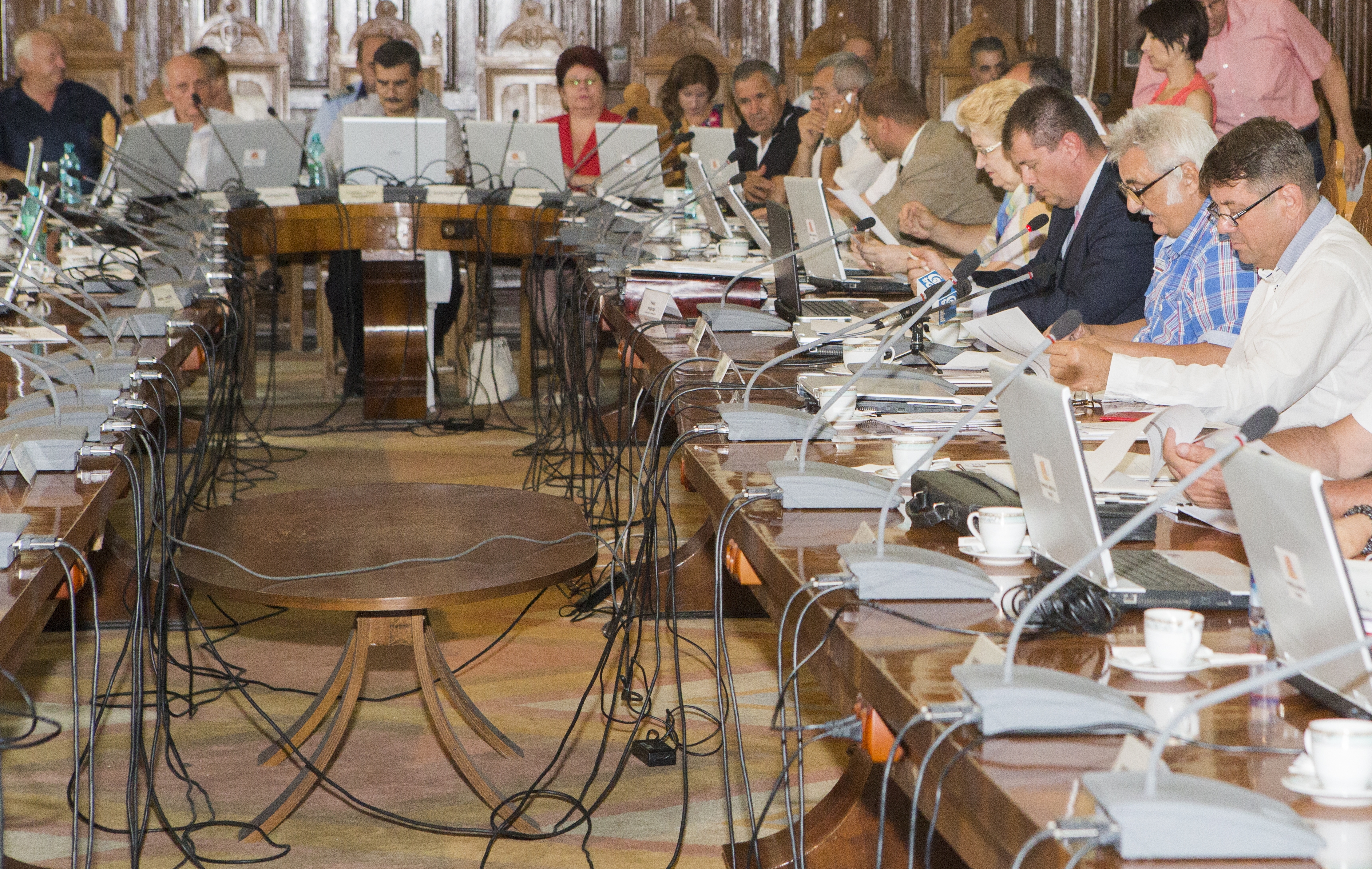 Posturi desfiinţate în instituţiile bugetare gălăţene 