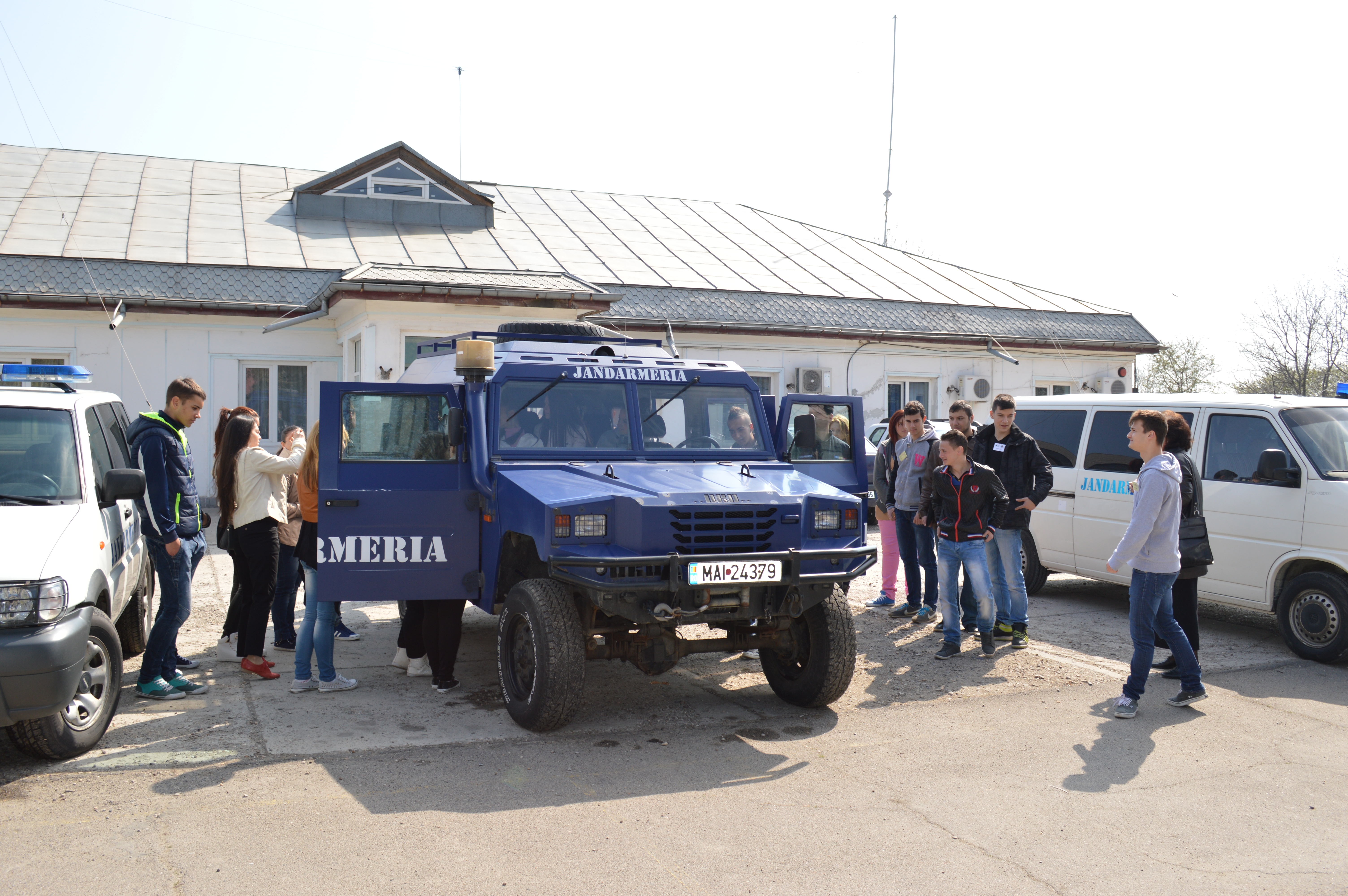 Curs intensiv de jandarmerie pentru elevii gălăţeni
