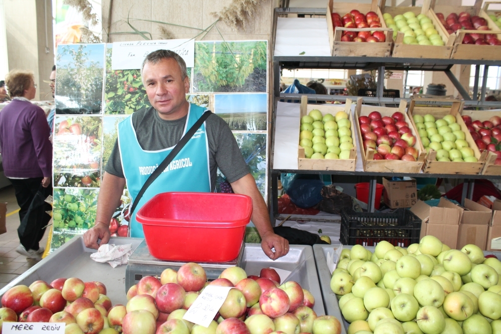 Fără fonduri europene, fermierii mici au dificultăţi. Livada se extinde încet, la Plevna