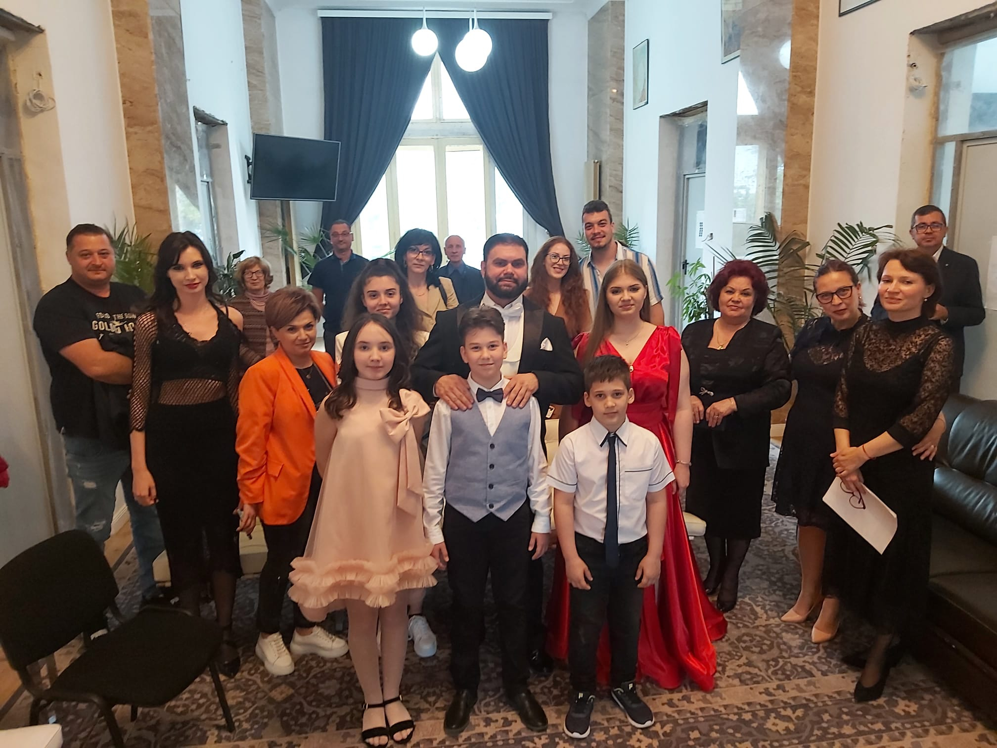 Recital de clasă, la „Viața liberă”. Mari artişti îi susţin pe cei în devenire (FOTO)