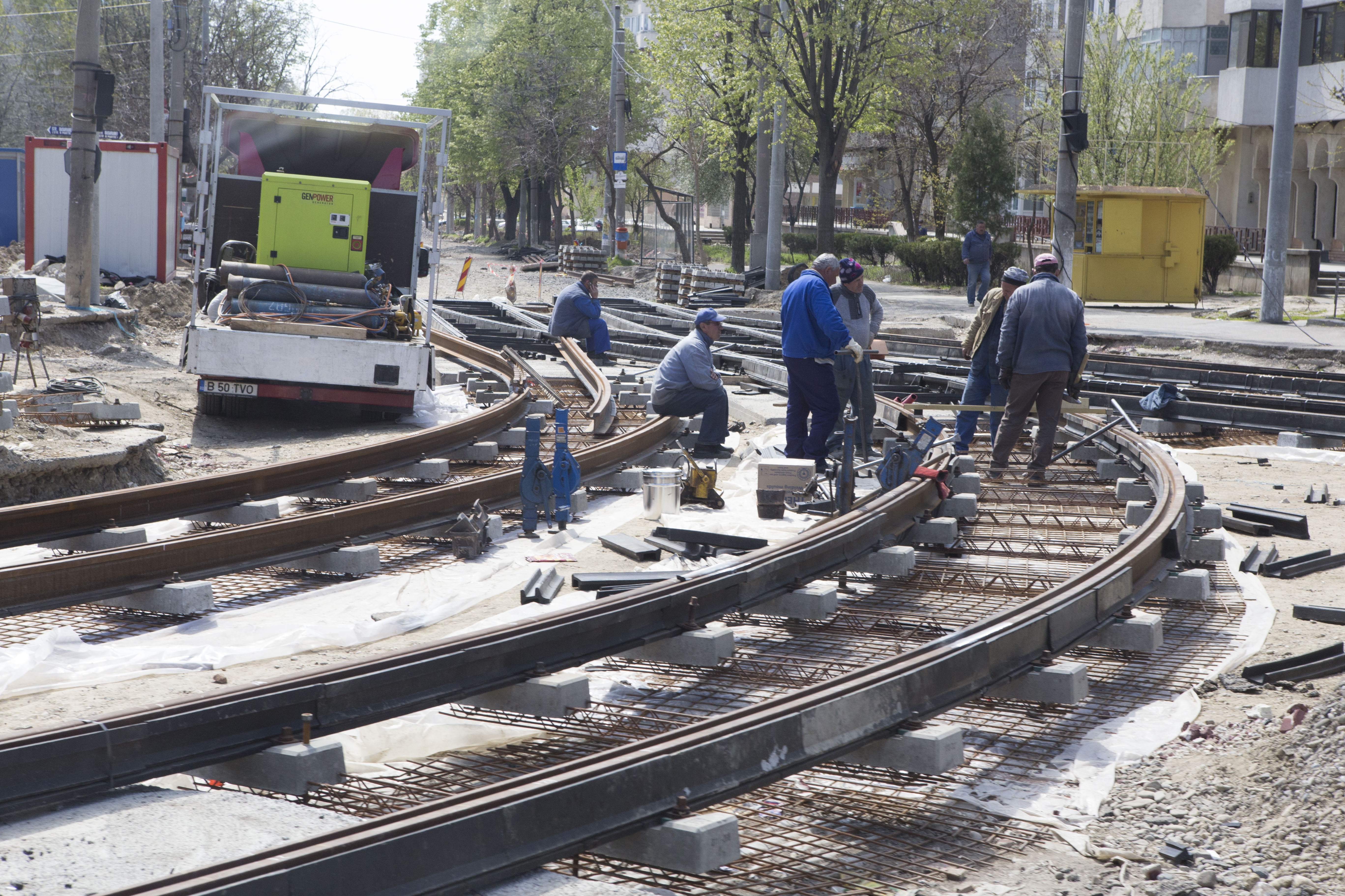 Atenţie, şoferi! Noi RESTRICŢII DE TRAFIC pe strada Traian. Când vor fi gata LUCRĂRILE DE MODERNIZARE