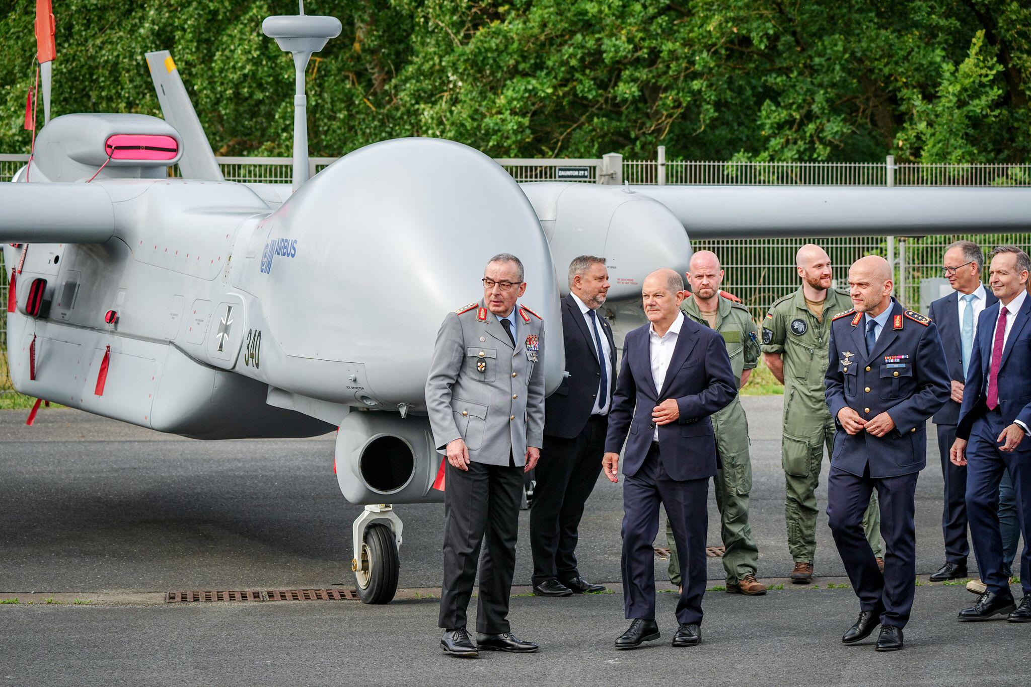 Cancelarul Scholz, sprijin pentru industria de apărare