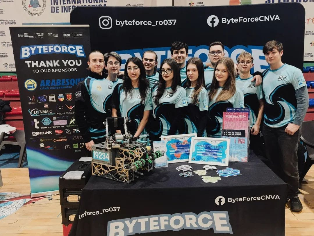 Echipa gălăţeană ByteForce, favorită în duelul roboților de la Ploiești