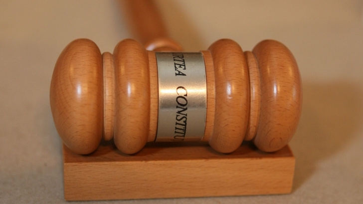 Legea descentralizării, pe care Guvernul şi-a angajat răspunderea, neconstituţională